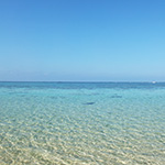 沖縄・宮古島の透き通る海の写真